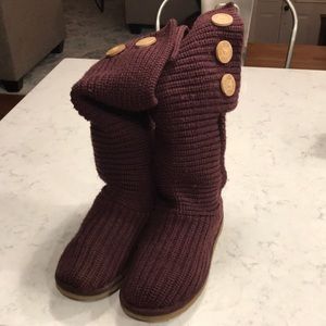 MAROON SWEATER UGGS